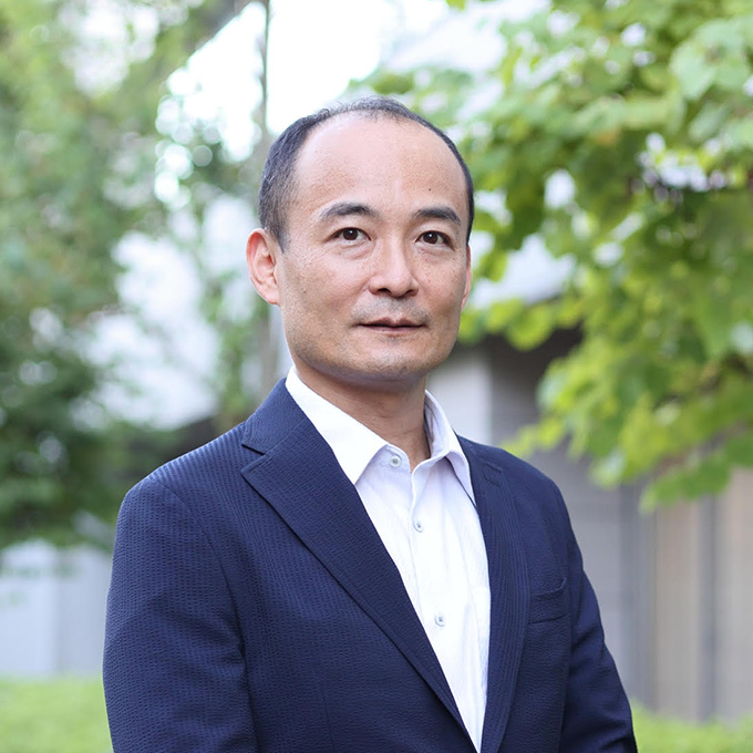 秦 康範